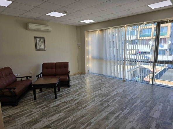 Дава се под наем Офис в Велико Търново, Център - 50 кв.м за 336.6 € - Снимка #1