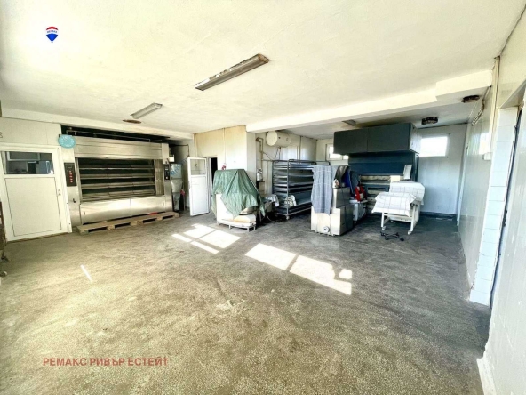 Промишлена сграда в с. Обретеник, Област Русе - 300 кв.м за 463 €/кв.м - Снимка #1