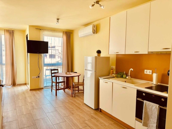 Дава се под наем Едностаен апартамент в к.к. Св.Св. Константин и Елена - 46 кв.м за 357 € - Снимка #1