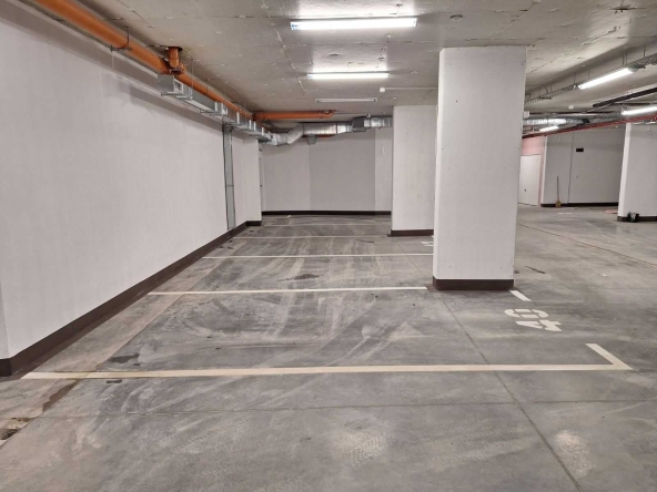 Дава се под наем Гараж / Паркомясто в София, Полигона - 13 кв.м за 112.2 € - Снимка #1