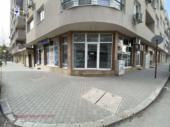 Магазин в Русе, Възраждане - 32 кв.м за 2407 €/кв.м - Снимка #1