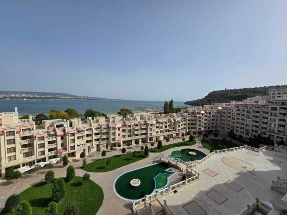 Двустаен апартамент в Варна, Аспарухово - 90 кв.м за 1556 €/кв.м - Снимка #1