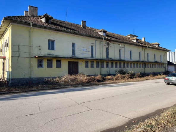 Промишлена сграда в Търговище, Промишлена зона - 1720 кв.м за 403 €/кв.м - Снимка #1