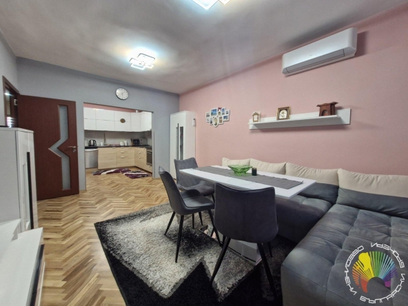 Дава се под наем Тристаен апартамент в Бургас, Център - 95 кв.м за 750 € - Снимка #1