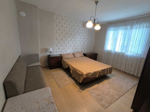 Дава се под наем Тристаен апартамент в Бургас, Център - 80 кв.м за 367.2 € - Снимка #1
