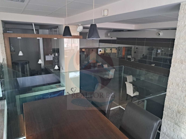 Заведение в Варна, Център - 390 кв.м за 1283 €/кв.м - Снимка #1