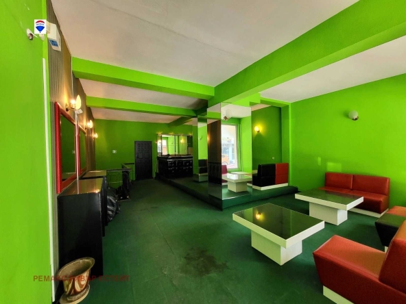 Дава се под наем Магазин в Русе, Център - 220 кв.м за 800 € - Снимка #1