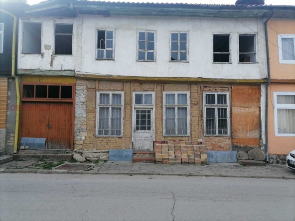 Къща в с. Черни Осъм, Област Ловеч - 179 кв.м за 94 €/кв.м - Снимка #1