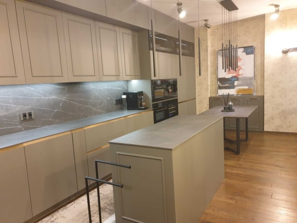 Дава се под наем Тристаен апартамент в София, Малинова долина - 98 кв.м за 300 € - Снимка #1