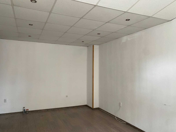 Магазин в Карлово - 60 кв.м за 816 €/кв.м - Снимка #1