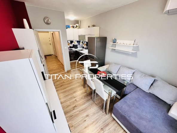 Дава се под наем Тристаен апартамент в Бургас, Център - 70 кв.м за 612 € - Снимка #1