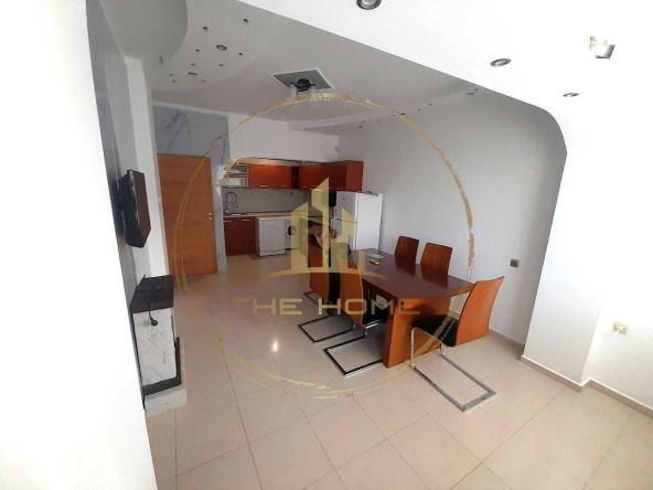 Дава се под наем Четиристаен апартамент в Варна, Червен площад - 100 кв.м за 750 € - Снимка #1