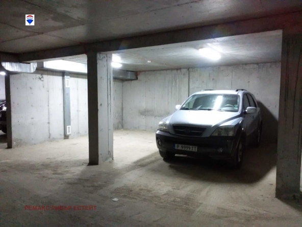 Гараж / Паркомясто в Русе, Родина 1 - 36 кв.м за 1188 €/кв.м - Снимка #1