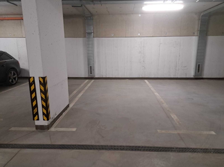 Дава се под наем Гараж / Паркомясто в София, Младост 1 - 13 кв.м за 91.8 € - Снимка #1