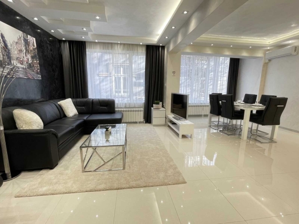 Дава се под наем Двустаен апартамент в София, Център - 70 кв.м за 1500 € - Снимка #1