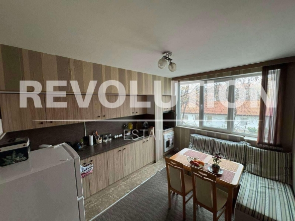 Дава се под наем Двустаен апартамент в Пловдив, Център - 70 кв.м за 300 € - Снимка #1