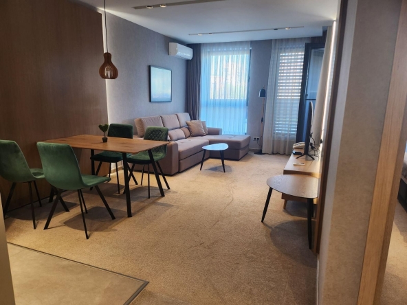 Дава се под наем Двустаен апартамент в Пловдив, Младежки Хълм - 62 кв.м за 650 € - Снимка #1