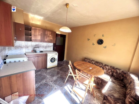 Дава се под наем Тристаен апартамент в Русе, Родина 1 - 78 кв.м за 255 € - Снимка #1