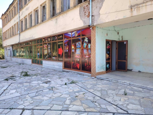 Дава се под наем Магазин в с. Попица, Област Враца - 276 кв.м за 408 € - Снимка #1