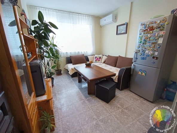 Дава се под наем Двустаен апартамент в Бургас, Център - 50 кв.м за 408 € - Снимка #1