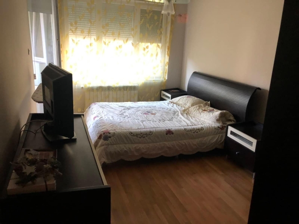 Дава се под наем Тристаен апартамент в Бургас, Център - 110 кв.м за 663 € - Снимка #1