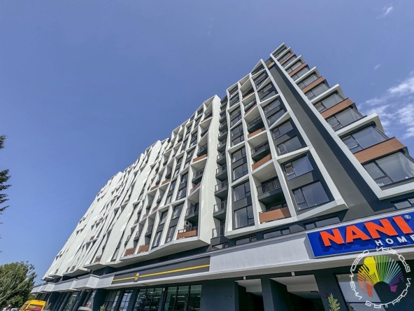 Дава се под наем Тристаен апартамент в Бургас, Изгрев - 85 кв.м за 816 € - Снимка #1