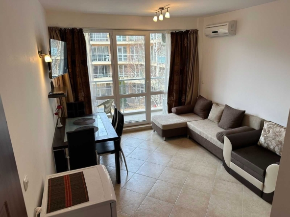 Дава се под наем Двустаен апартамент в к.к. Слънчев бряг - 60 кв.м за 225 € - Снимка #1