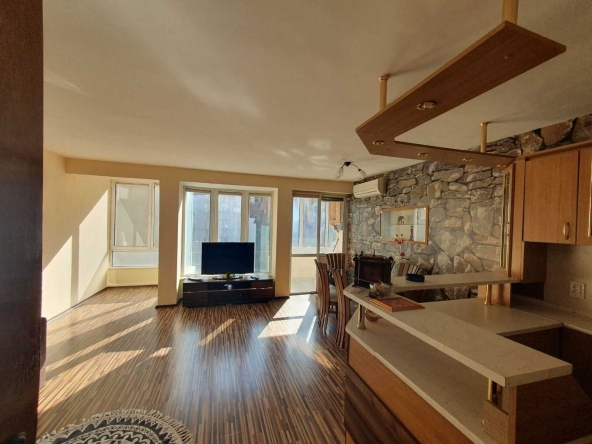 Дава се под наем Тристаен апартамент в Бургас, Център - 85 кв.м за 255 € - Снимка #1