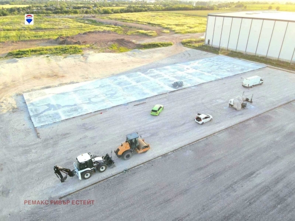 Дава се под наем Парцел в Русе, Промишлена зона - Изток - 43000 кв.м за 21930 € - Снимка #1