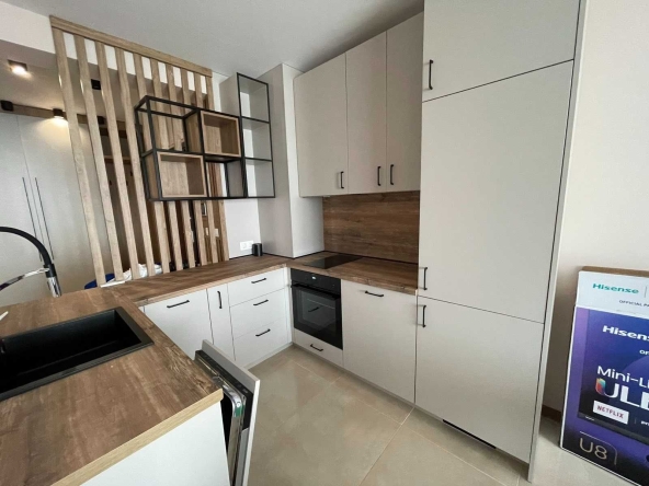 Дава се под наем Тристаен апартамент в Бургас, Славейков - 120 кв.м за 950 € - Снимка #1