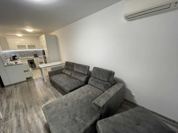 Дава се под наем Тристаен апартамент в Бургас, Славейков - 120 кв.м за 400 € - Снимка #1