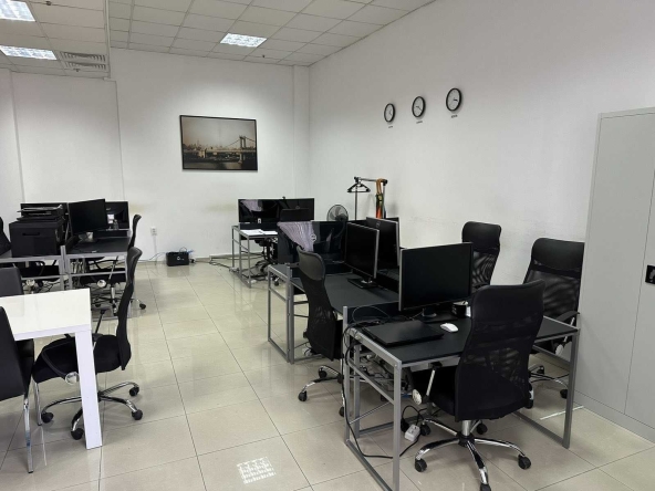 Офис в Пловдив, Каменица 1 - 85 кв.м за 778 €/кв.м - Снимка #1