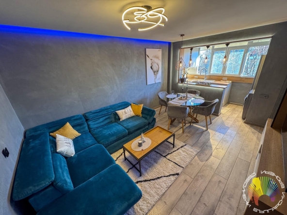 Дава се под наем Двустаен апартамент в Бургас, Център - 52 кв.м за 612 € - Снимка #1