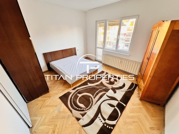 Дава се под наем Тристаен апартамент в Бургас, Център - 96 кв.м за 357 € - Снимка #1