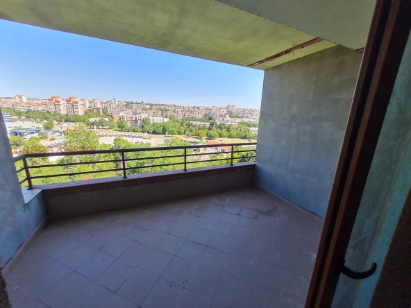 Тристаен апартамент в Велико Търново, Бузлуджа - 100 кв.м за 940 €/кв.м - Снимка #1