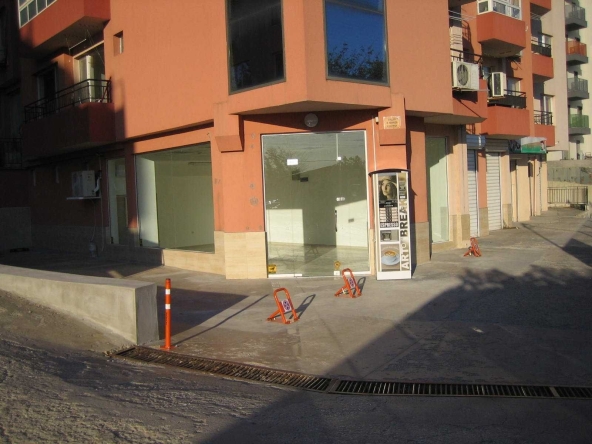 Дава се под наем Гараж / Паркомясто в Варна, Владислав Варненчик - 80 кв.м за 255 € - Снимка #1