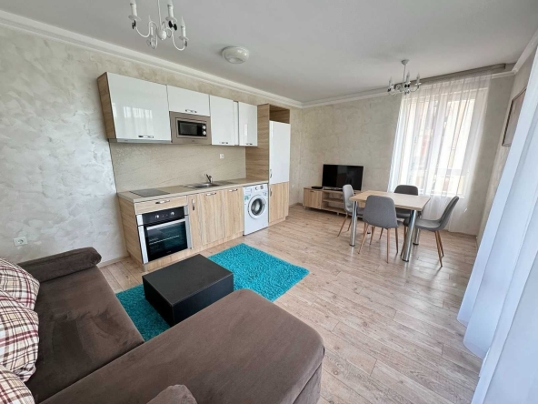 Дава се под наем Тристаен апартамент в Шумен, Пазара - 88 кв.м за 489.6 € - Снимка #1