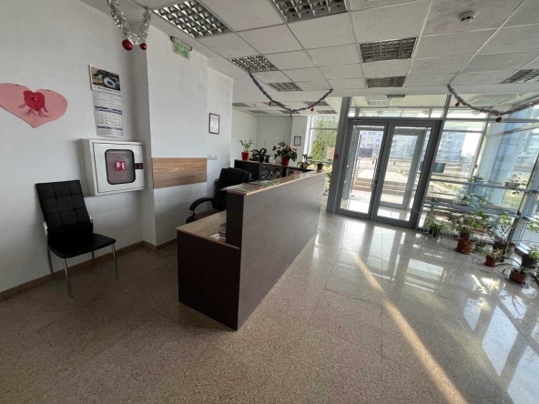 Дава се под наем Офис в София, Левски Г - 125 кв.м за 750 € - Снимка #1