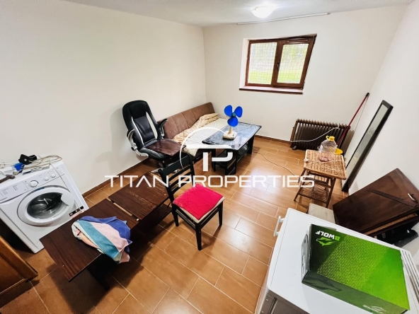 Дава се под наем Едностаен апартамент в Бургас, Център - 18 кв.м за 102 € - Снимка #1