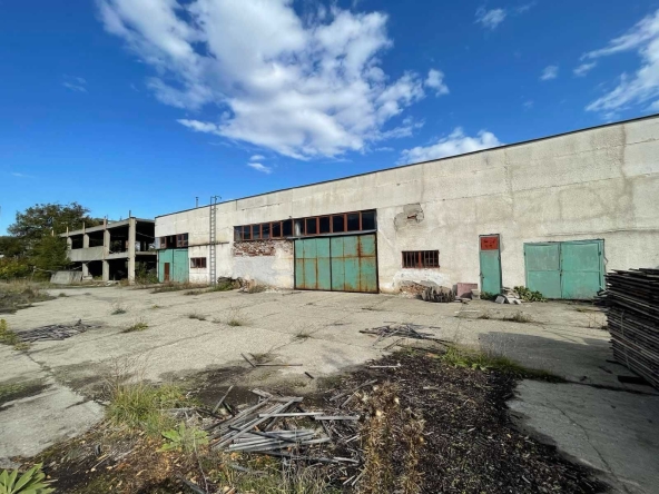 Промишлена сграда в Банско - 2340 кв.м за 150 €/кв.м - Снимка #1