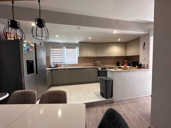 Тристаен апартамент в Пловдив, Южен - 128 кв.м за 1430 €/кв.м - Снимка #1