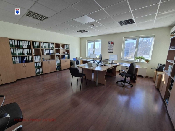 Дава се под наем Офис в Русе, Промишлена зона - Изток - 325 кв.м за 1000 € - Снимка #1