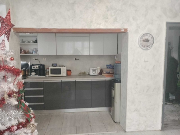 Етаж от къща в Пазарджик, Запад - 101 кв.м за 523 €/кв.м - Снимка #1