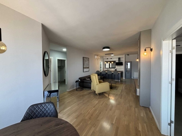 Дава се под наем Тристаен апартамент в София, Витоша - 98 кв.м за 612 € - Снимка #1