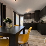 Дава се под наем Тристаен апартамент в Бургас, Център - 80 кв.м за 750 € - Снимка #1