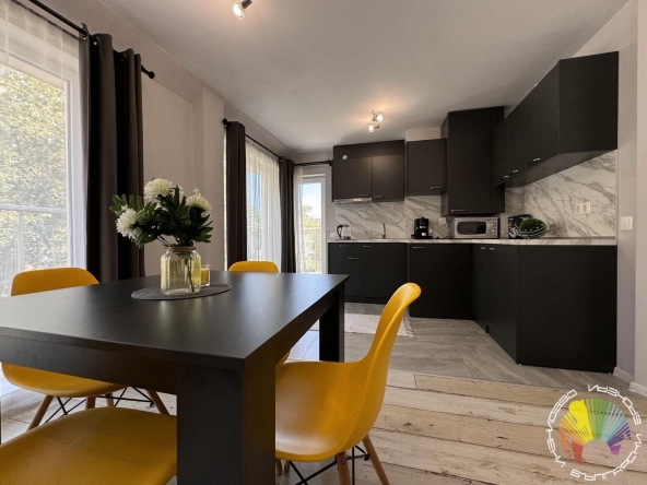 Дава се под наем Тристаен апартамент в Бургас, Център - 80 кв.м за 750 € - Снимка #1