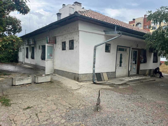 Дава се под наем Магазин в Търговище, Запад 3 - 55 кв.м за 198.9 € - Снимка #1