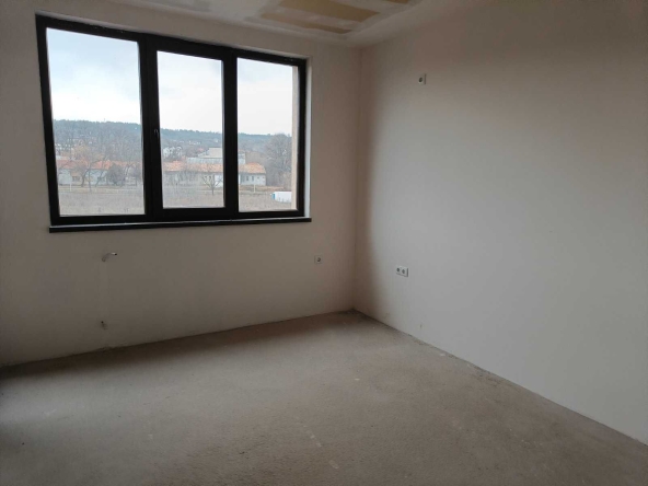 Тристаен апартамент в Казанлък - 100 кв.м за 1148 €/кв.м - Снимка #1