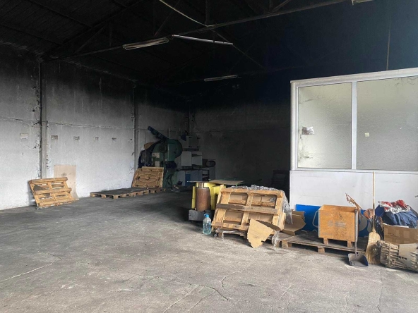 Промишлена сграда в Карлово - 180 кв.м за 808 €/кв.м - Снимка #1