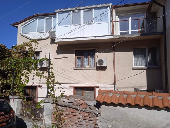 Етаж от къща в с. Крепост, Област Хасково - 160 кв.м за 563 €/кв.м - Снимка #1